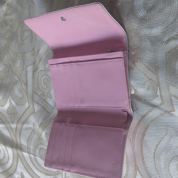 Coach Pink Leather Trifold Wallet With Snap. Decorative Edges - Picture 7 of 11